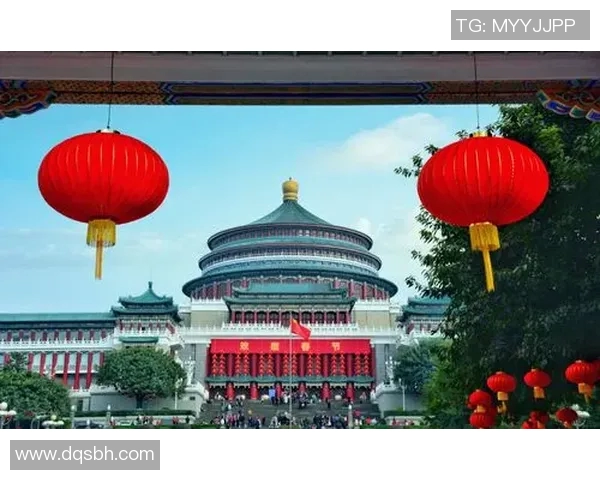 转笔技巧与足球明星的精彩瞬间交汇展现运动魅力与艺术之美